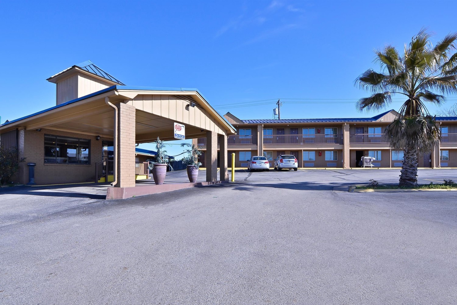 Xecutive Inn and Suites